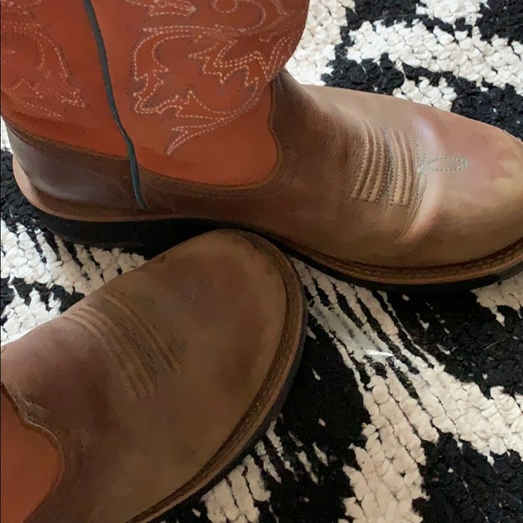 Orange detailed Ariat boots - Picture 2 of 4